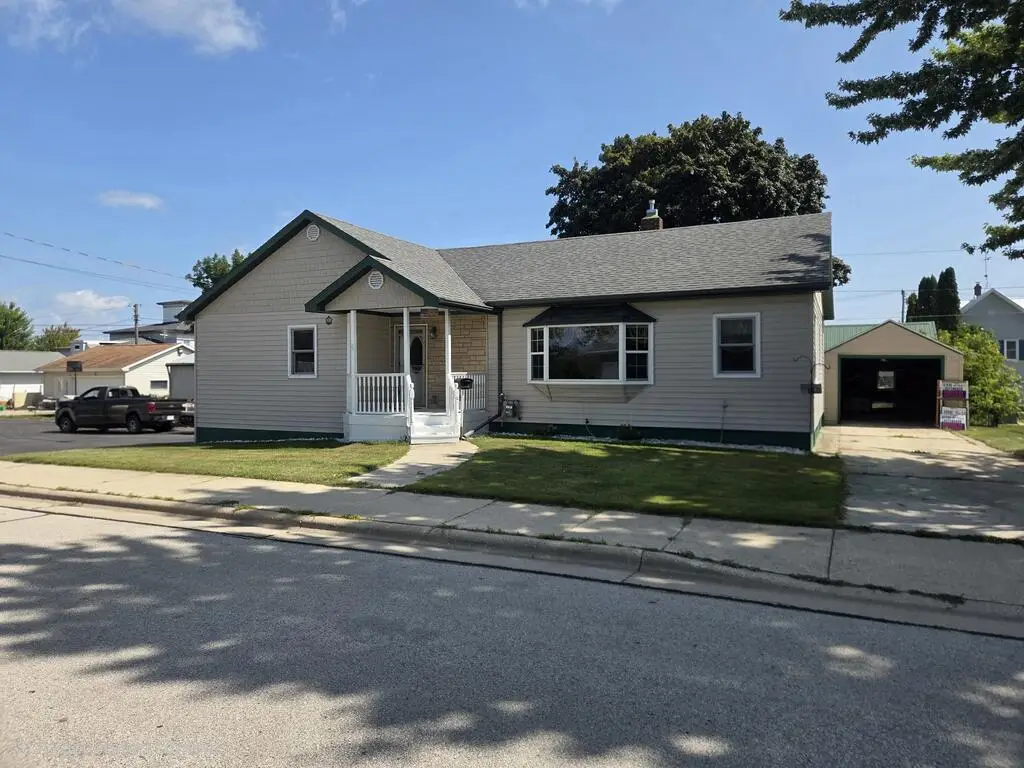 260 Buchanan St, Algoma, WI 54201 - #1
