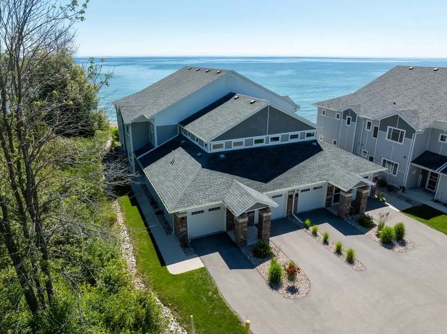 2606 Lake St #2606, Algoma, WI 54201 - #2