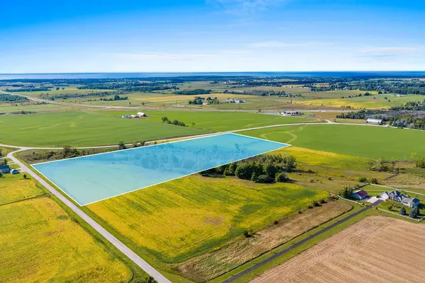 9538 Hump Rd, Brussels, WI 54204