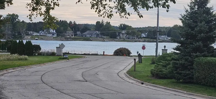 860 S 16th Ct, Sturgeon Bay, WI 54235 - #2