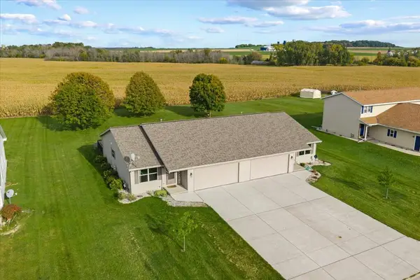 418-420 Prairie Ln, Luxemburg, WI 54217
