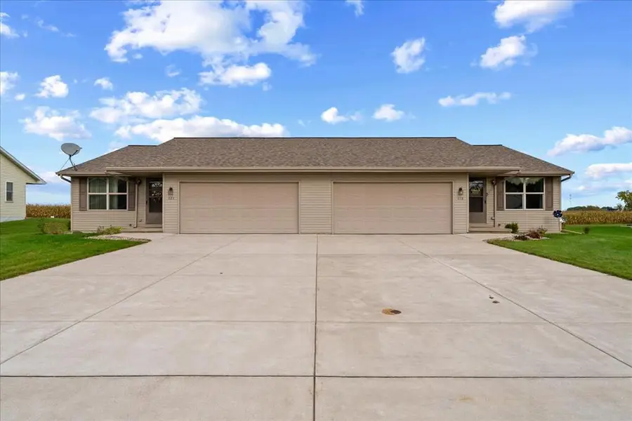 418-420 Prairie Ln, Luxemburg, WI 54217 - #2