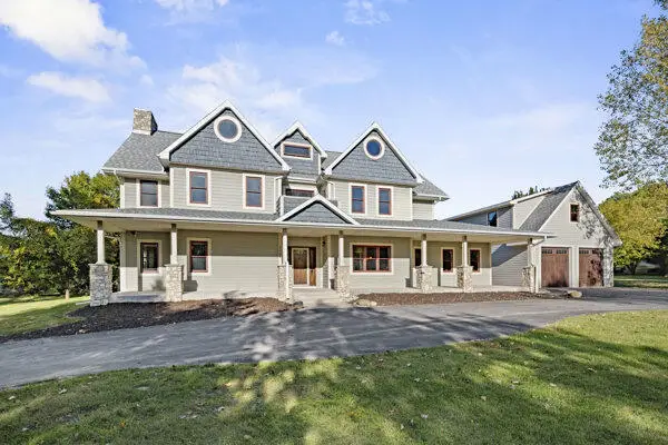 2006 Vermont Pl, Sturgeon Bay, WI 54235 - #1