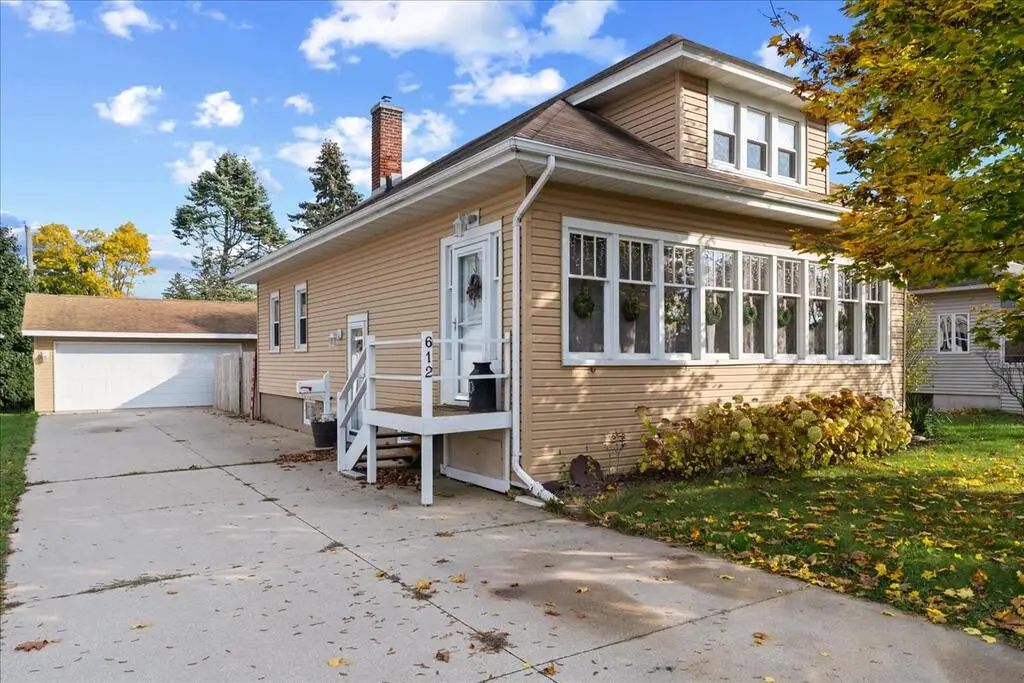 612 1st St, Kewaunee, WI 54216 - #1