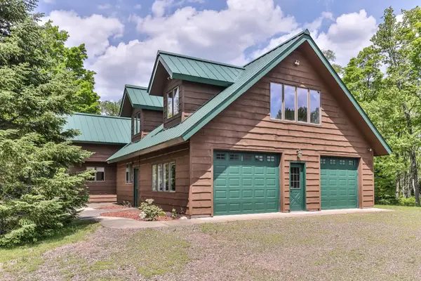 7748 Lone Pine Dr, Presque Isle, WI 54557