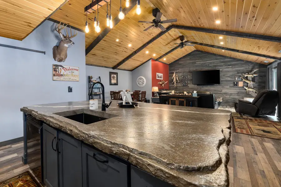 2005 Reel Em In Rd #20 & 21, Tomahawk, WI 54487 - Image #2