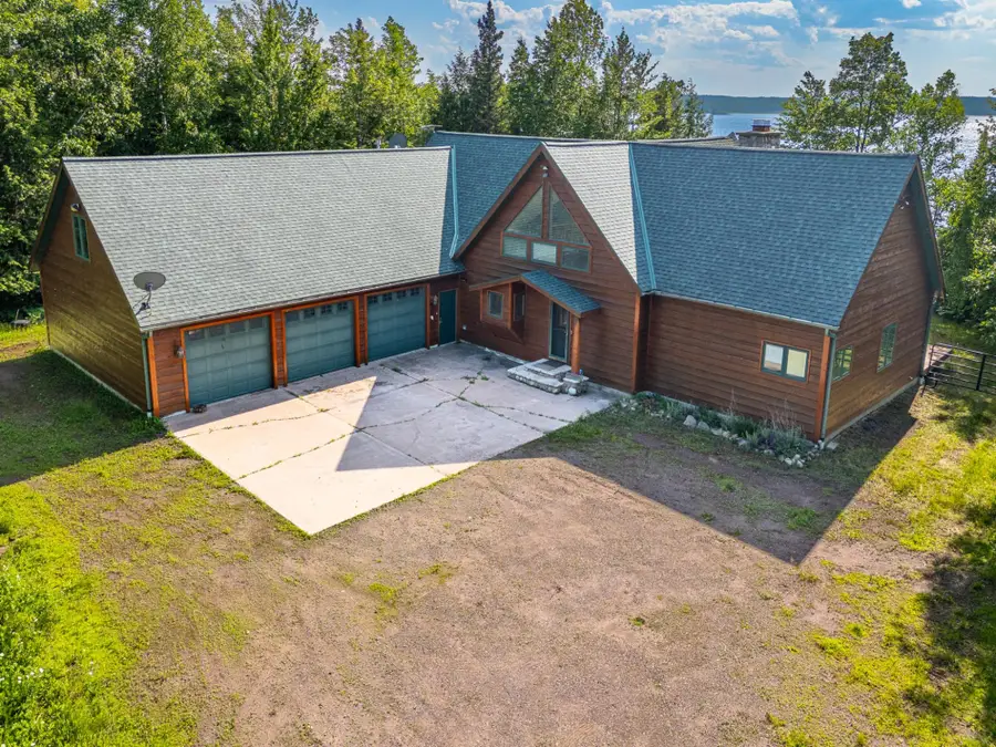 6448 Lakeshore Dr, Wakefield, MI 49968 - Image #2