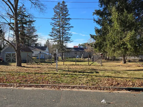 814 E 4th St N, Ladysmith, WI 54848