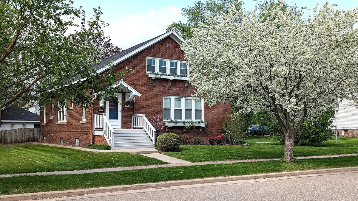 414 6th Ave, Antigo, WI 54409 - #1