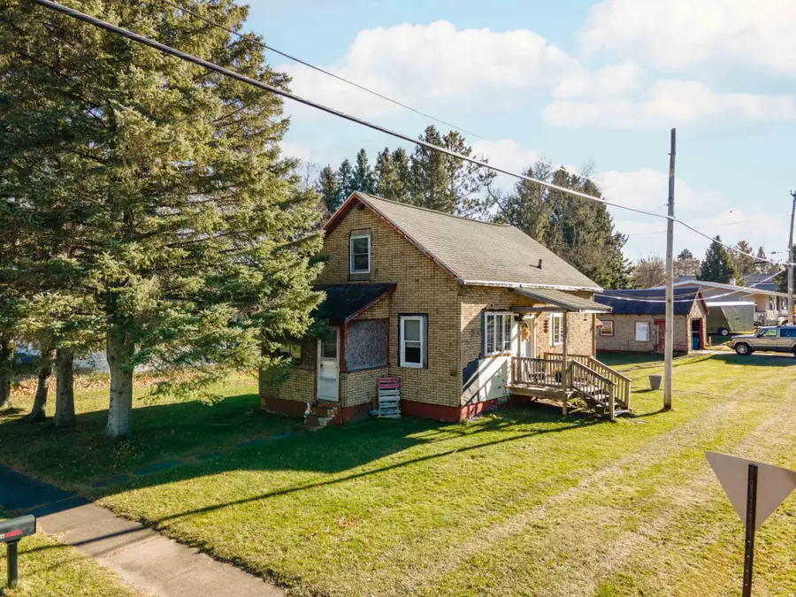 302 Blossom St, Iron River, MI 49935 - Image #2