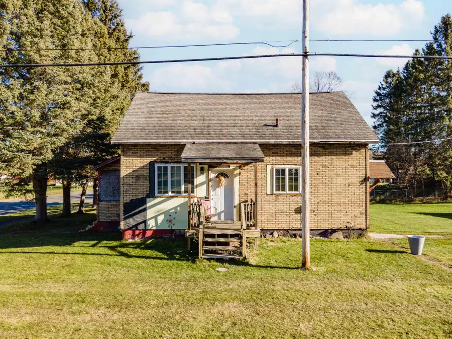 302 Blossom St, Iron River, MI 49935 - Image #3