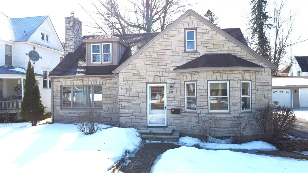 229 5th Ave, Antigo, WI 54409 - #1