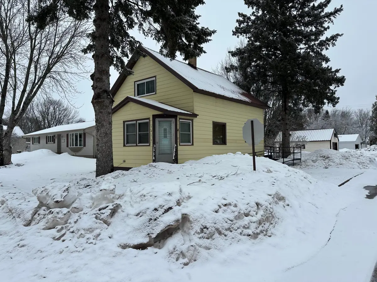 1211 Pierce St, Wakefield, MI 49968 - #1