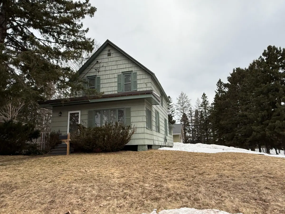 402 Lake Ave, Ironwood, MI 49938 - #1