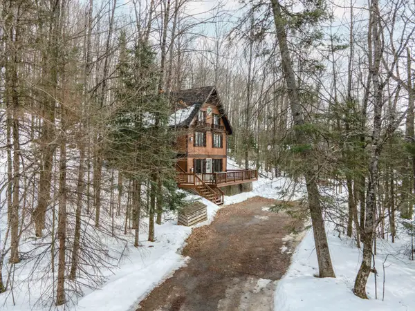 104 Sleepy Hollow Rd, Iron River, MI 49935