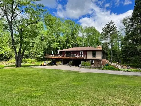 511 Sundstein Rd, Eagle River, WI 54521