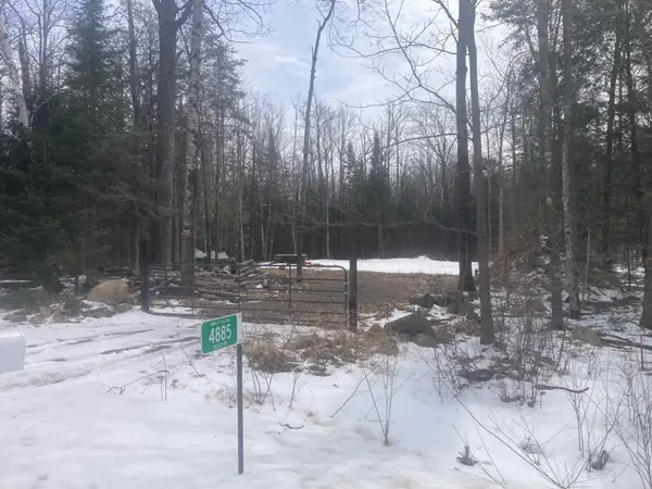 4885 Hilltop Rd, Rhinelander, WI 54501