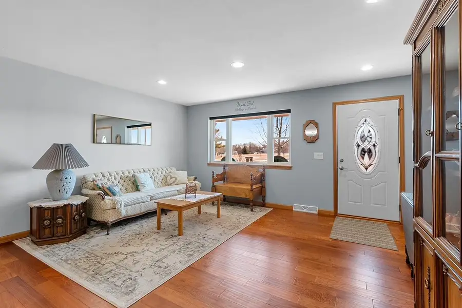 209 Ridgewood Dr, Gillett, WI 54124 - #2