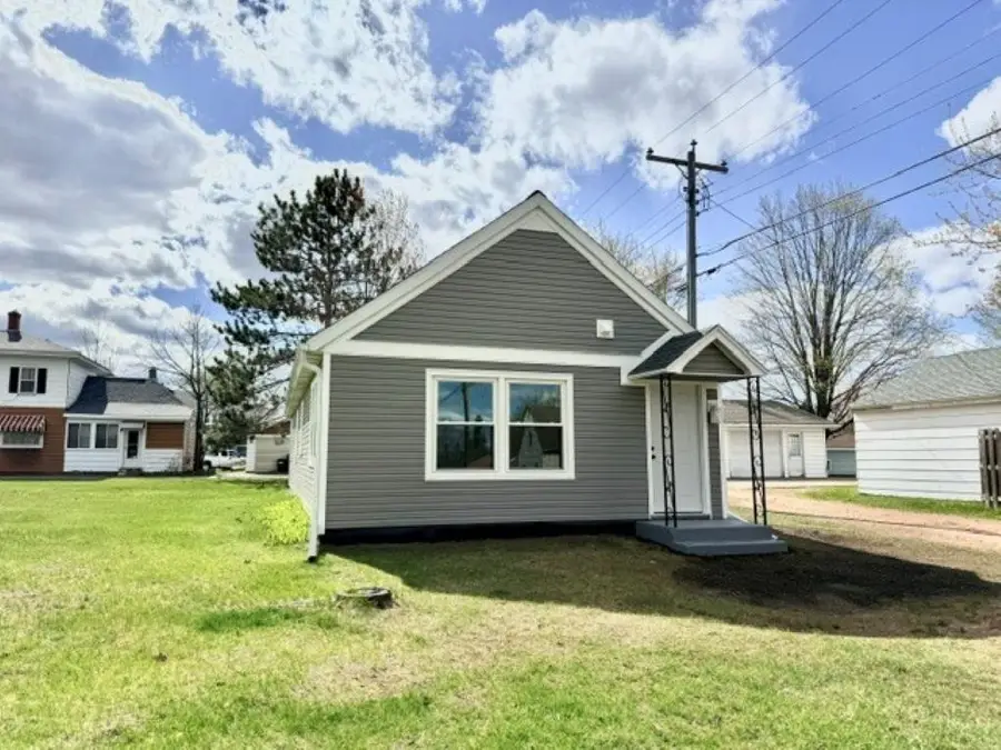 704 Spruce St, Merrill, WI 54452 - #2