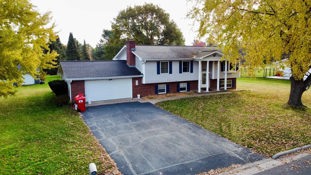 811 Sunset Dr, Antigo, WI 54409 - #1