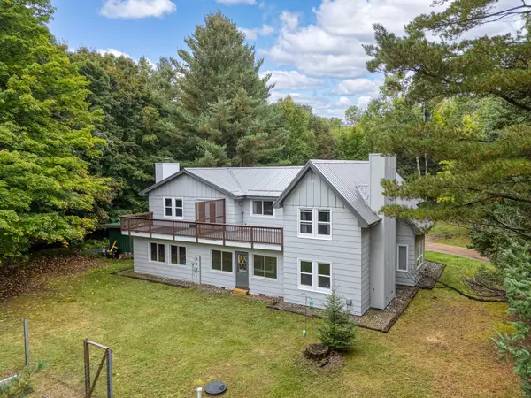 1150 Big Lake Loop Rd N, Three Lakes, WI 54562