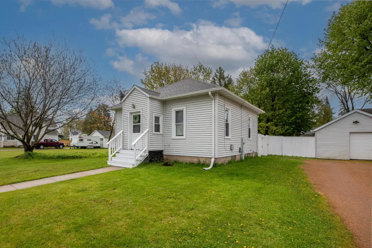 121 6th Ave, Antigo, WI 54409 - #1