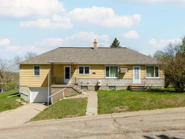37 Washington Ave, Iron River, MI 49935