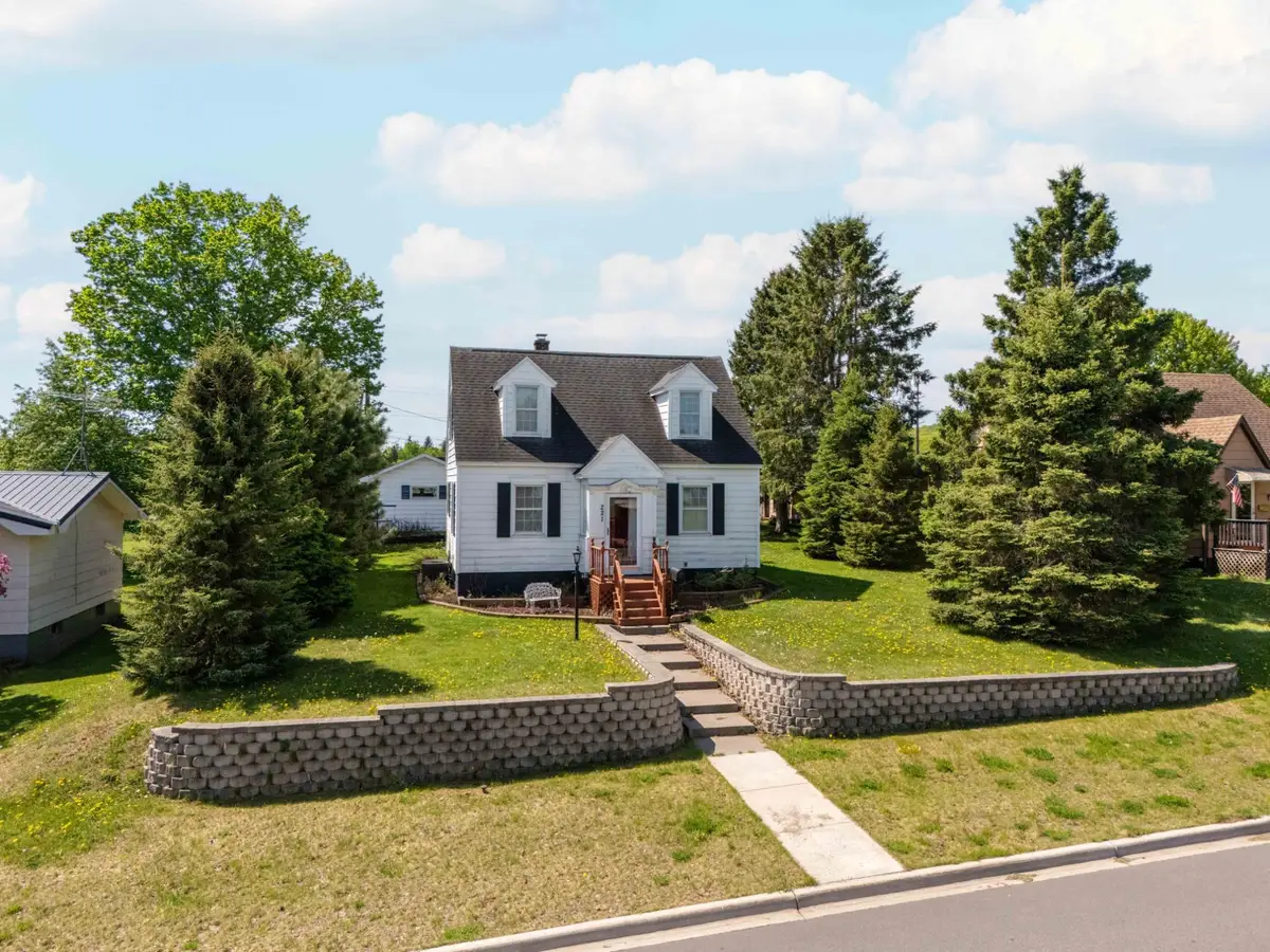 221 Division St W, Iron River, MI 49935 - #1