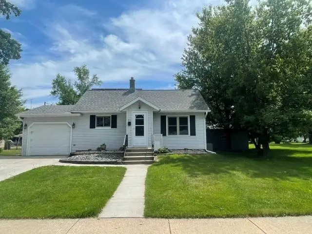 611 Farwell Ave, Antigo, WI 54409 - #1