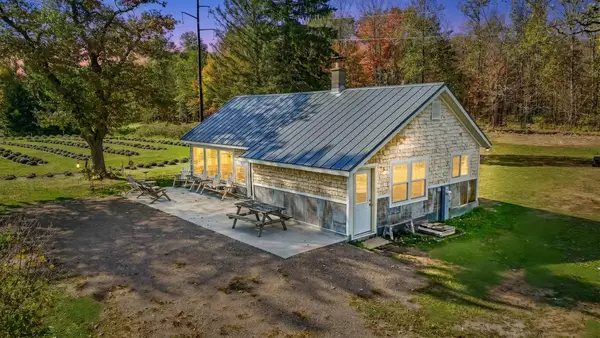 W6098 Stelling Rd E, Tomahawk, WI 54487