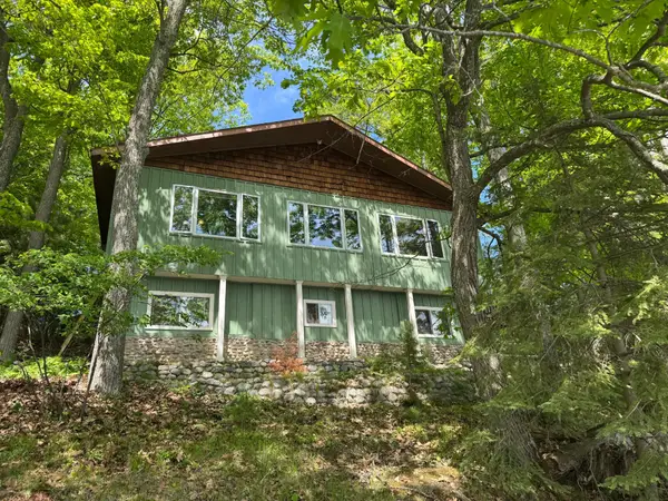 7399 Lake Rest Rd, Rhinelander, WI 54501