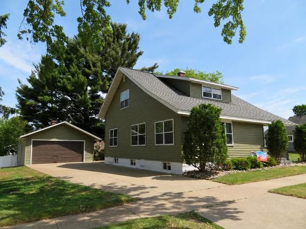 1208 9th St E, Merrill, WI 54452
