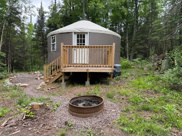 8090 Davis Rd, Ironwood, MI 49938