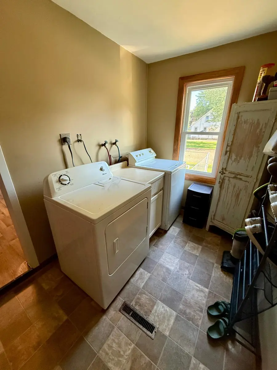 1002 Deleglise St, Antigo, WI 54409 - #2