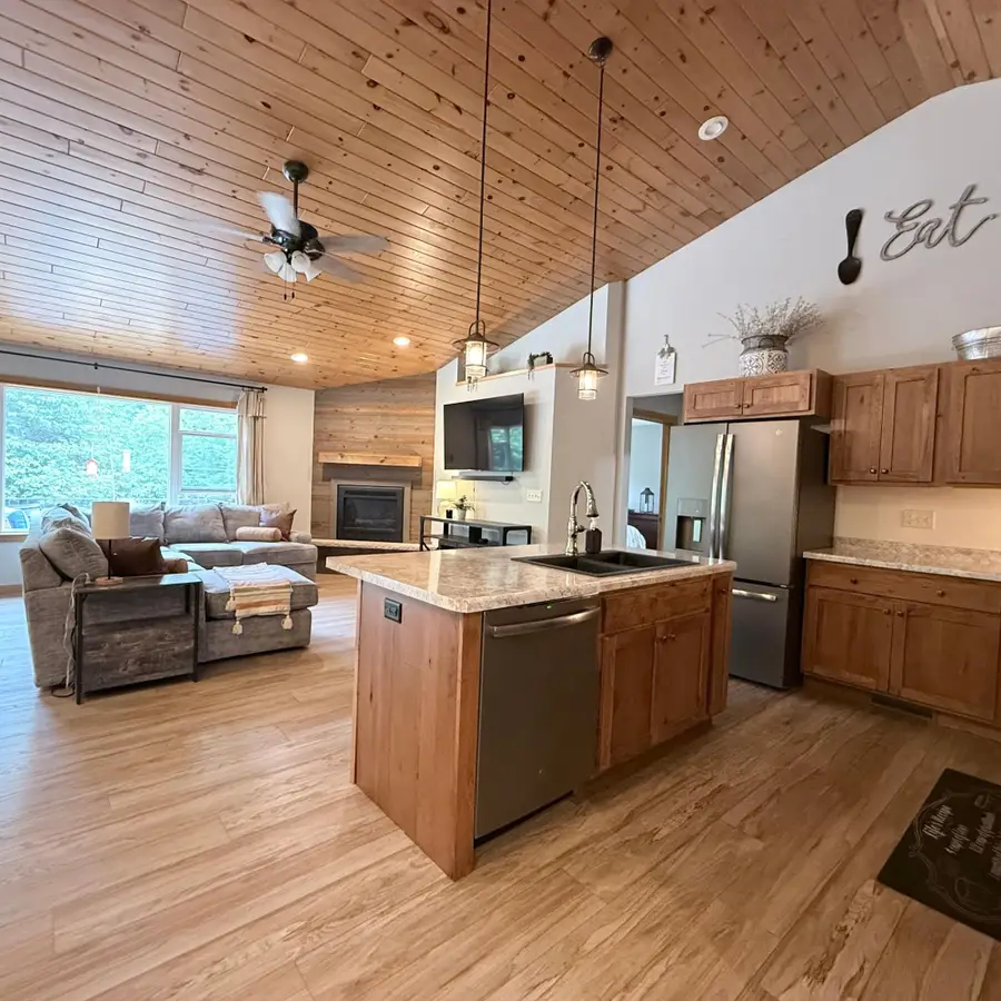7402 Forest Dr, Minocqua, WI 54548 - #3