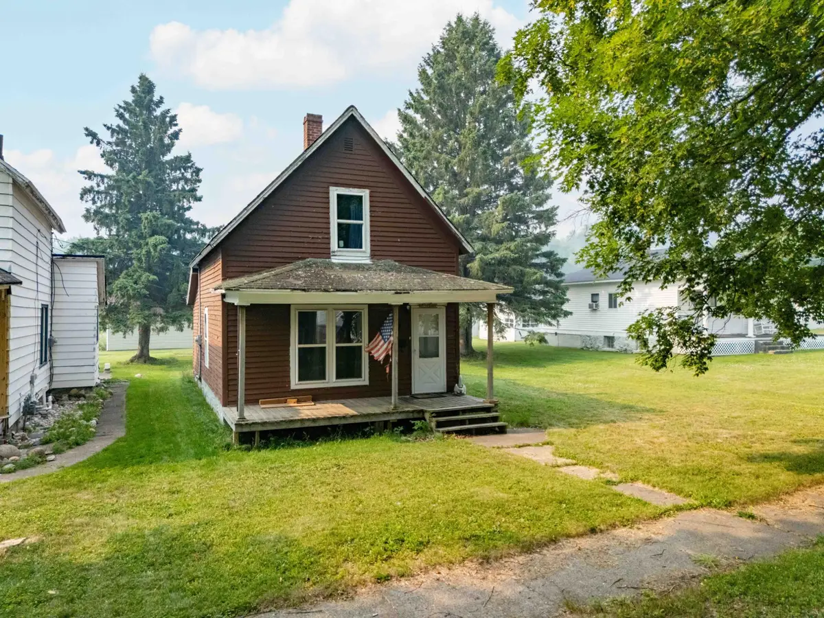 17 Marquette Ave, Crystal Falls, MI 49920 - #1