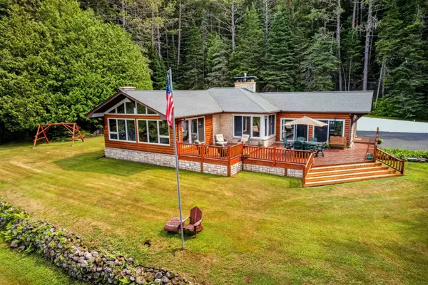 2250 Gunderson Ln, Phelps, WI 54554