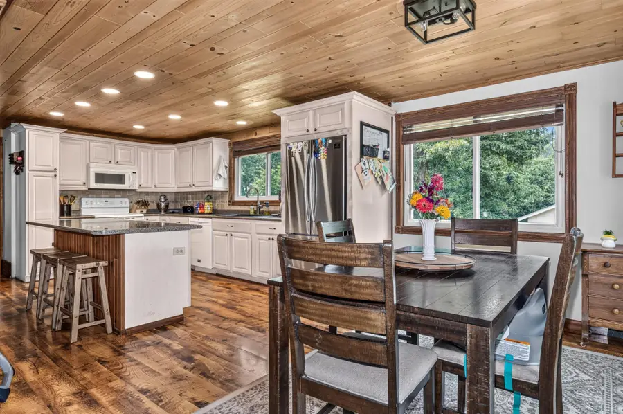 101 Hillcrest Dr, Tomahawk, WI 54487 - #2