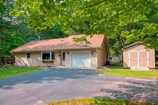 1415 Lincoln Dr, Eagle River, WI 54521