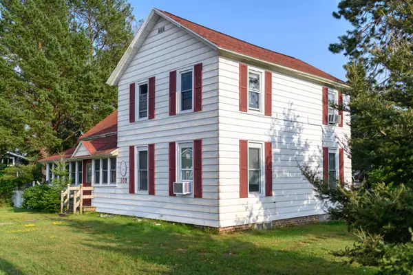 302 Pine St E, Eagle River, WI 54521