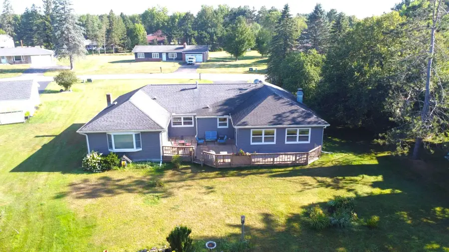 615 Omega Cir, Antigo, WI 54409 - #2