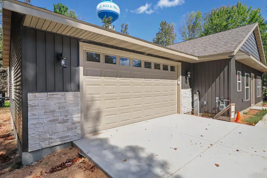209 W Sherburn St, Eagle River, WI 54521 - #2