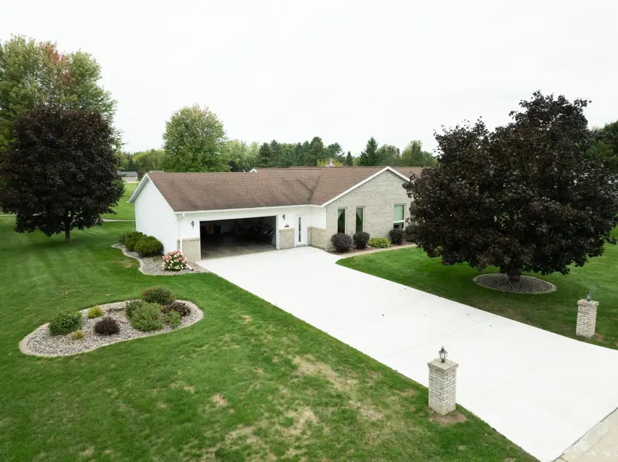 740 Deresch St, Antigo, WI 54409 - #3
