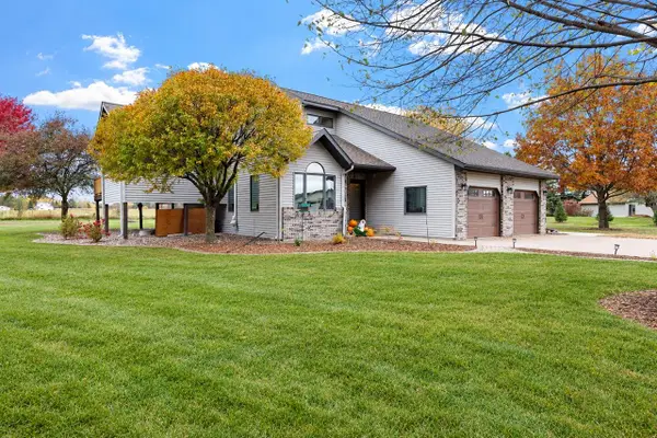 N1407 Meadow Ln, Merrill, WI 54452