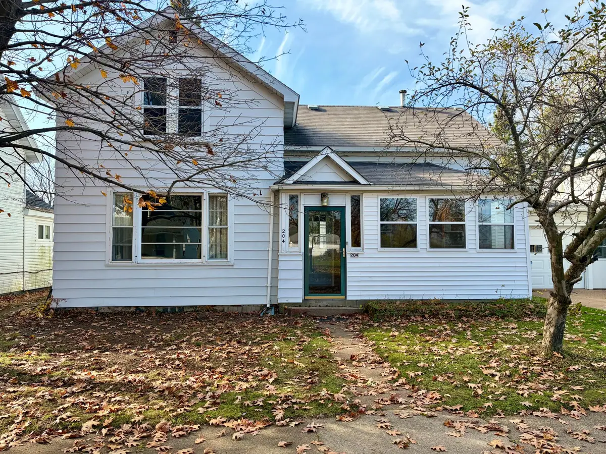 204 N Stuyvesant St, Merrill, WI 54452 - #1