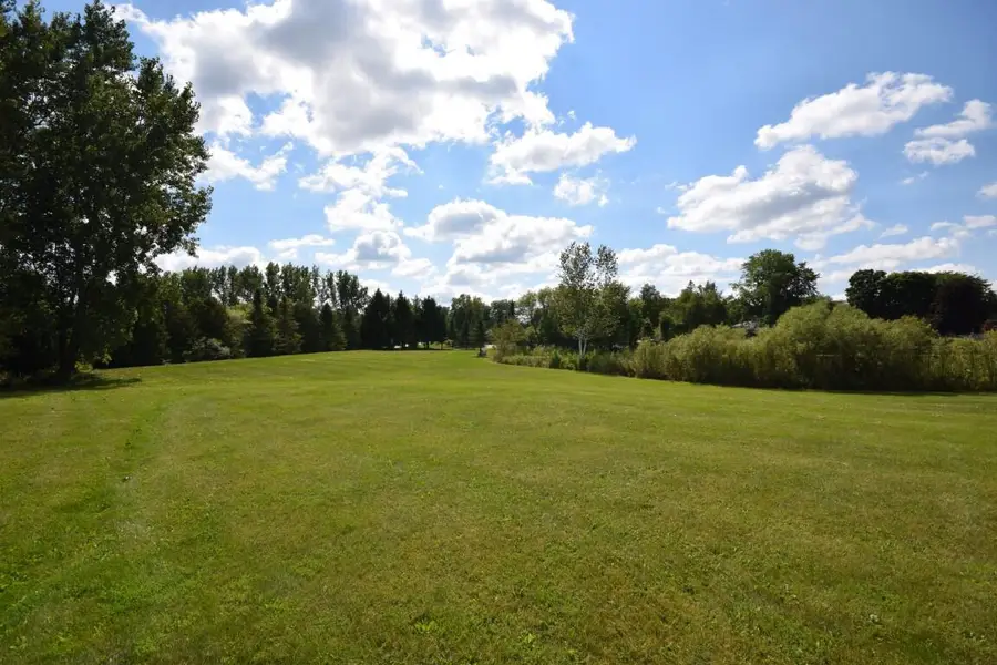 1606 Vivian Ct, Trenton, WI 53090 - Image #2