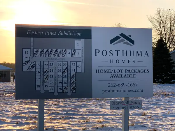 1416 Deerfield Dr, Howards Grove, WI 53083