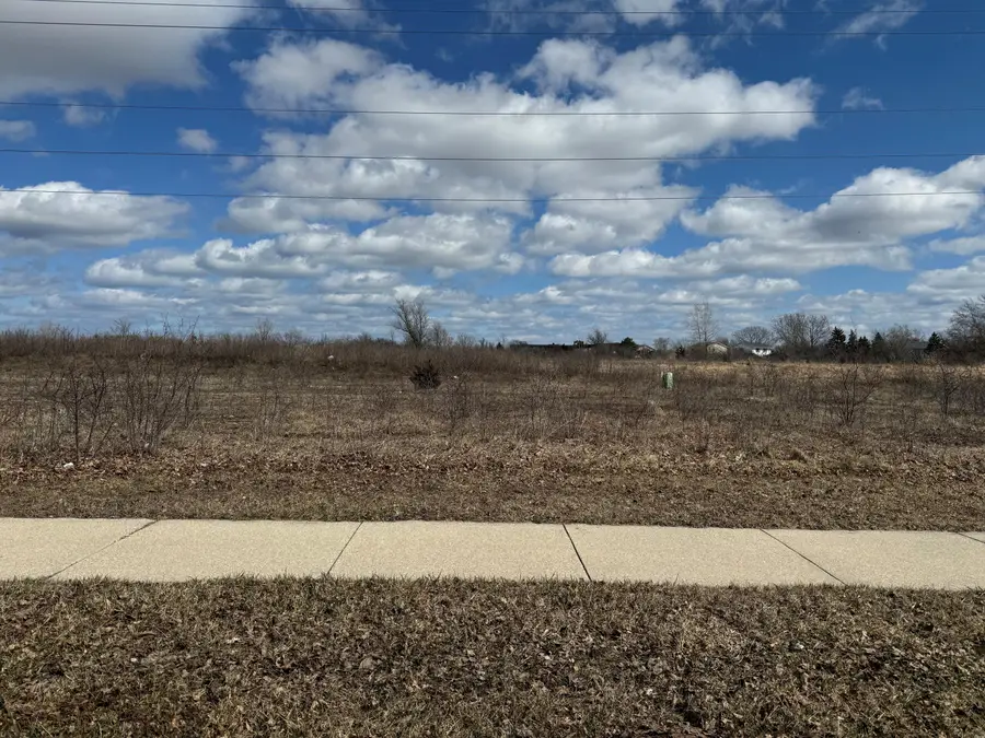 9338 N Burbank Ave, Milwaukee, WI 53224 - Image #2