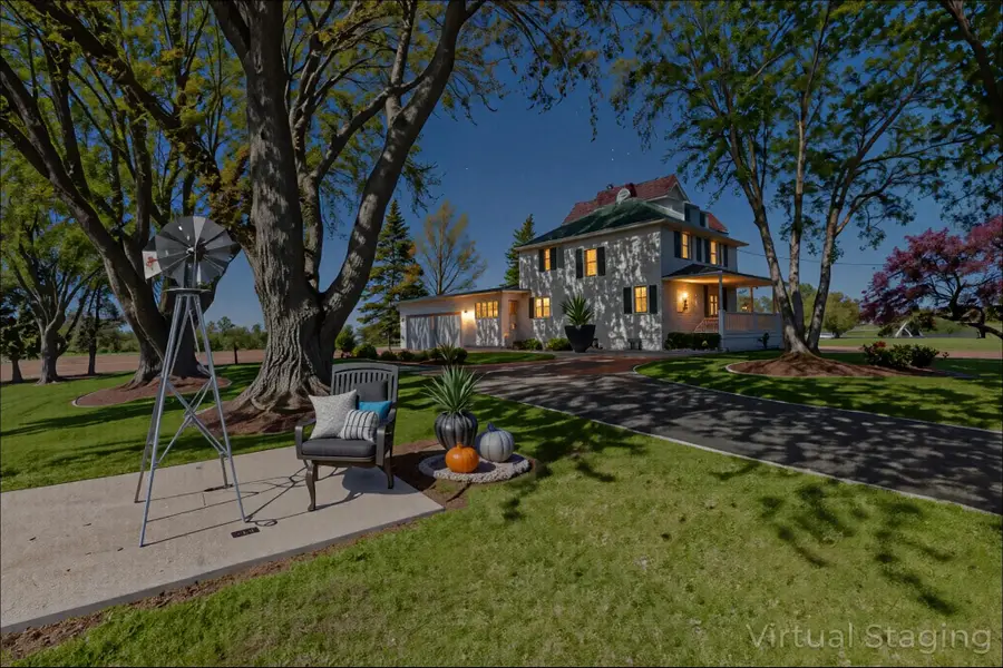 W1048 Concord Center Dr, Concord, WI 53178 - Image #2