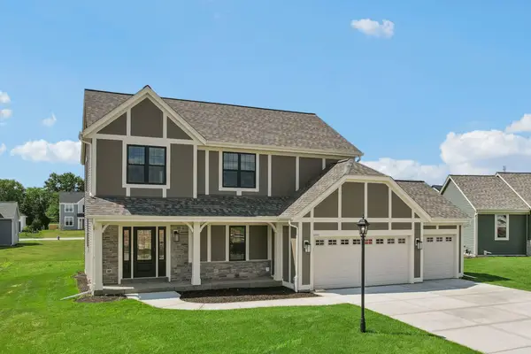 2701 Mapleton Ave, East Troy, WI 53120